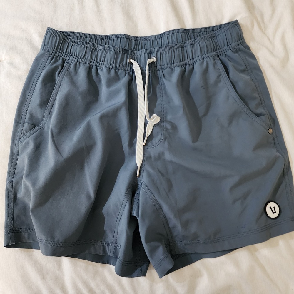 Vuori Kore Shorts Mens Small Charcoal Grey Good 6 Inch Inseam Lined Athletic